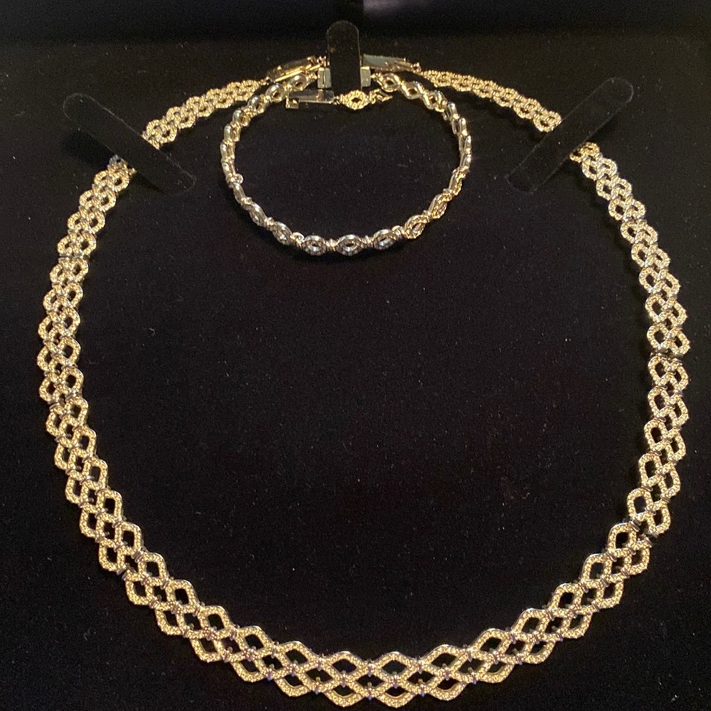 Swarovski Lace Set All Around with matching bracelet. Rhodium plated.
